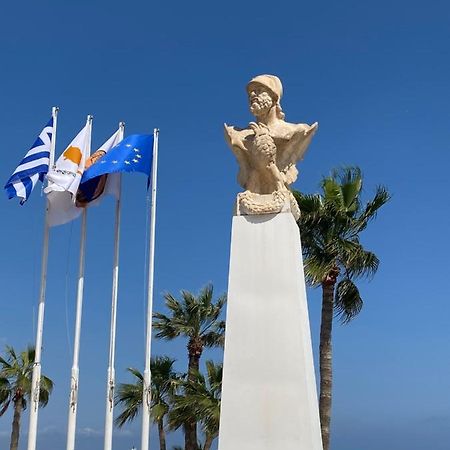 Larnaca Beach Apartment 1A Bagian luar foto