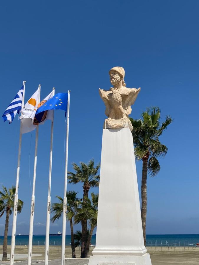 Larnaca Beach Apartment 1A Bagian luar foto