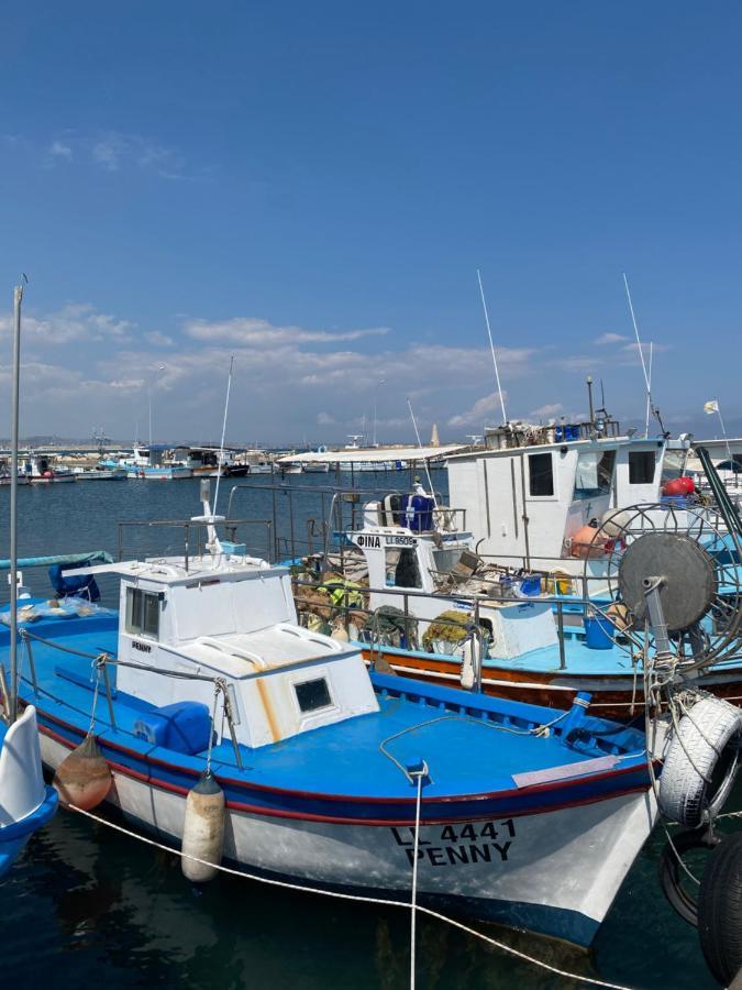 Larnaca Beach Apartment 1A Bagian luar foto