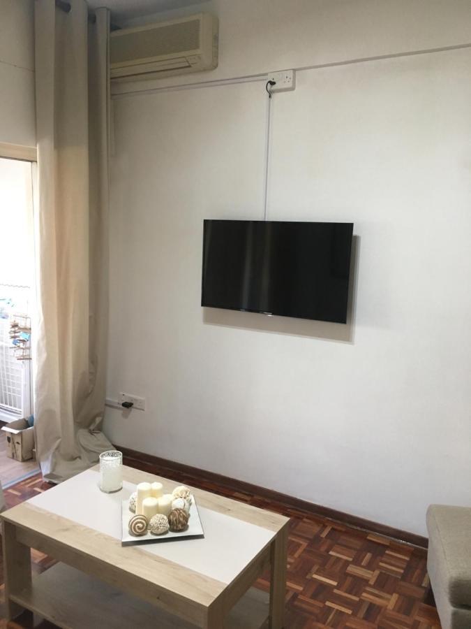 Larnaca Beach Apartment 1A Bagian luar foto