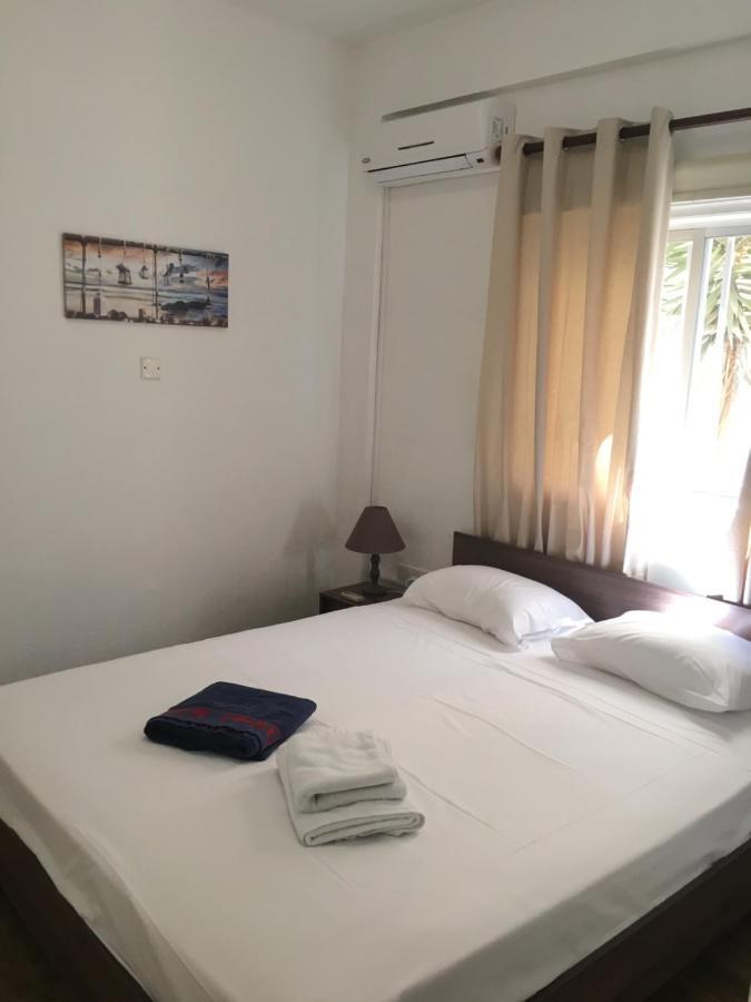 Larnaca Beach Apartment 1A Bagian luar foto