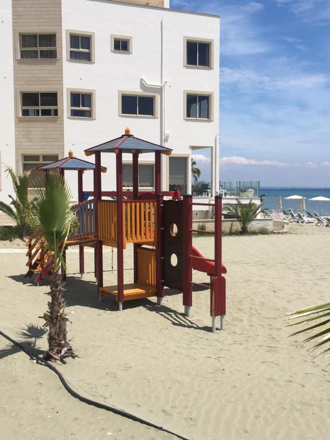 Larnaca Beach Apartment 1A Bagian luar foto