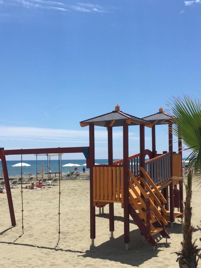 Larnaca Beach Apartment 1A Bagian luar foto