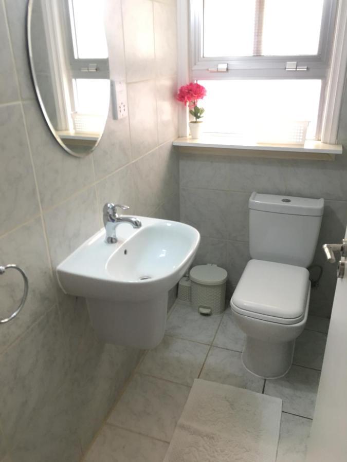 Larnaca Beach Apartment 1A Bagian luar foto