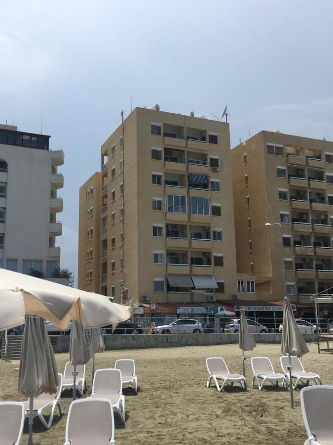 Larnaca Beach Apartment 1A Bagian luar foto