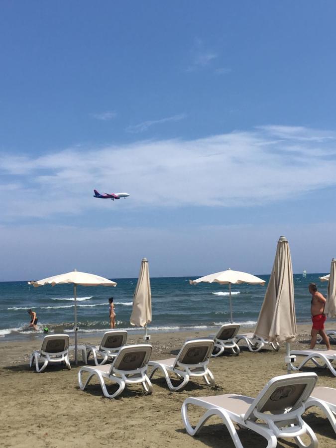 Larnaca Beach Apartment 1A Bagian luar foto