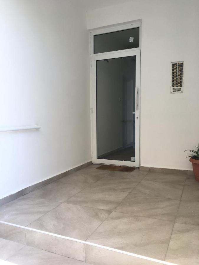 Larnaca Beach Apartment 1A Bagian luar foto