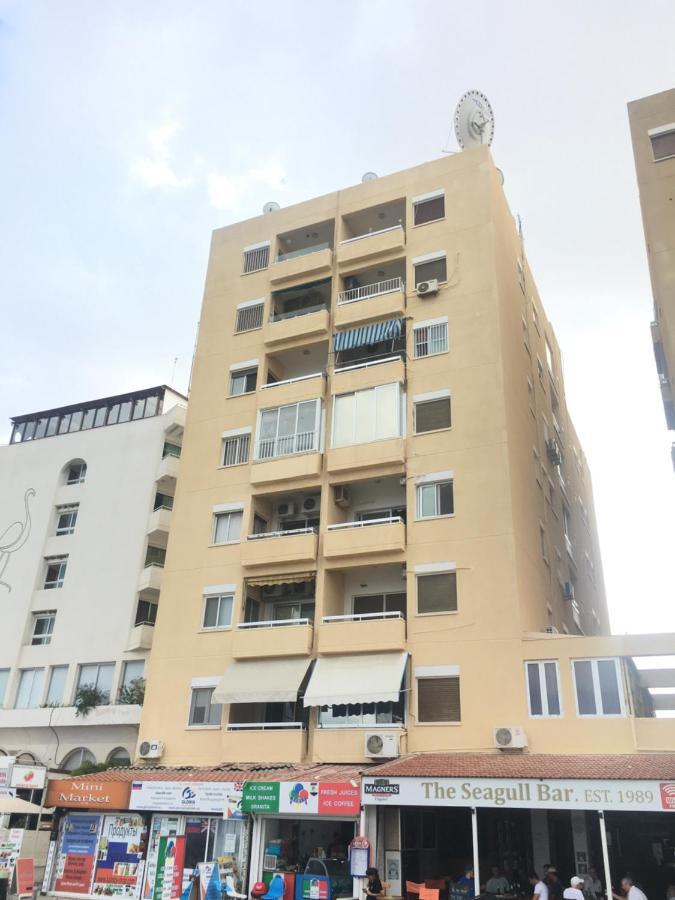 Larnaca Beach Apartment 1A Bagian luar foto
